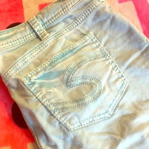 🌸🍀🌸 Silver Jeans Suki cut capris 🌸🍀🌸